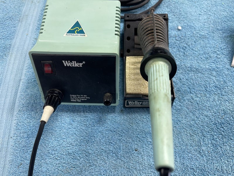 WELLER SOLDERING STATION Carousel 2