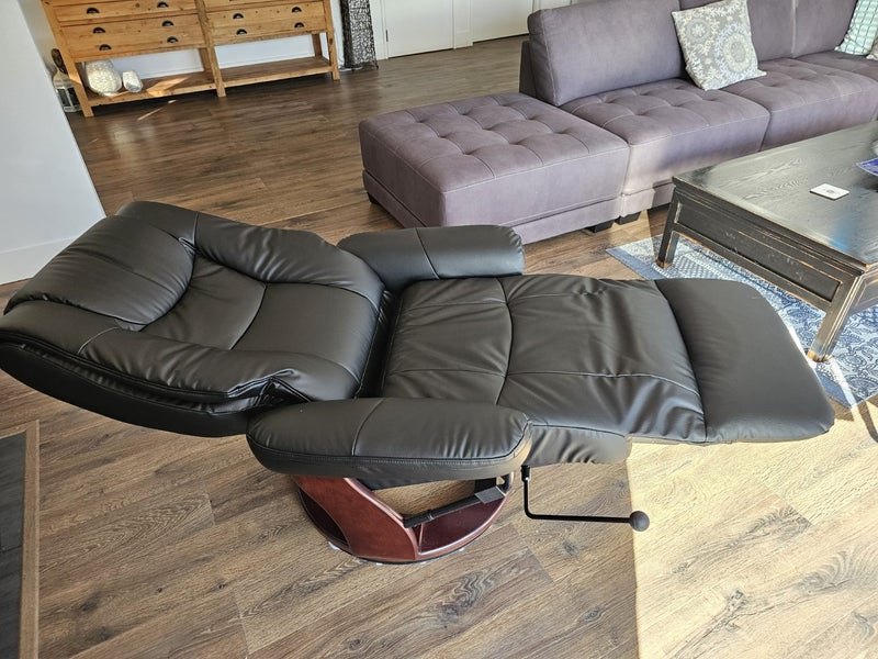 Recliner Chair - Brand New Condition63616212627330114