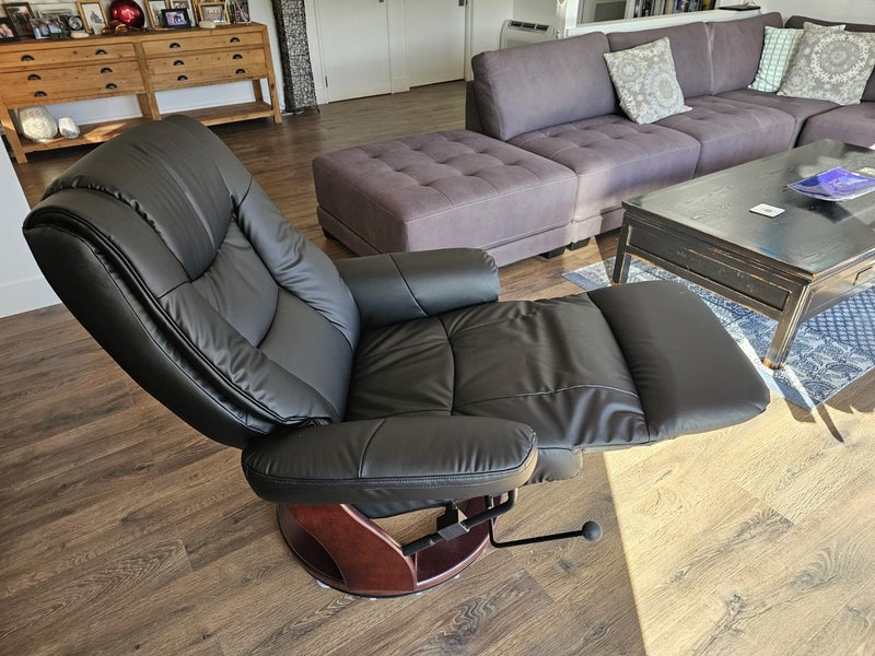 Recliner Chair - Brand New Condition63616212627330113