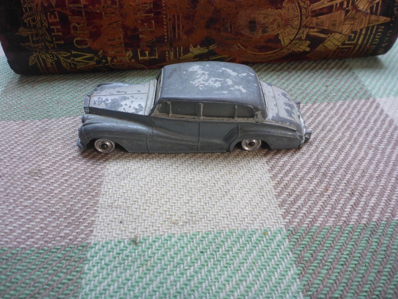 Vintage Dinky Diecast Toy Car No. 150 Rolls-Royce Silver Wraith Die Cast Toy Carousel 1