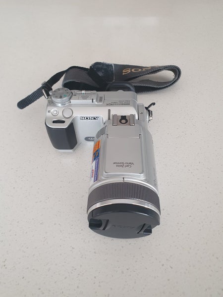 Sony Cyber shot camera D.S.C. F 717 Carousel 1