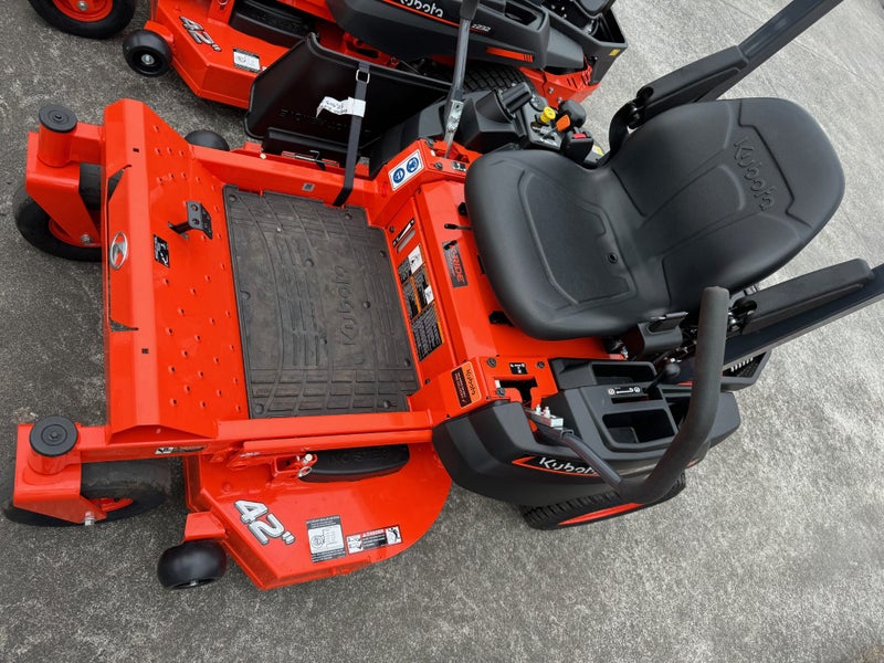 2025 Kubota Z232KW 42 ZERO TURN Carousel 2