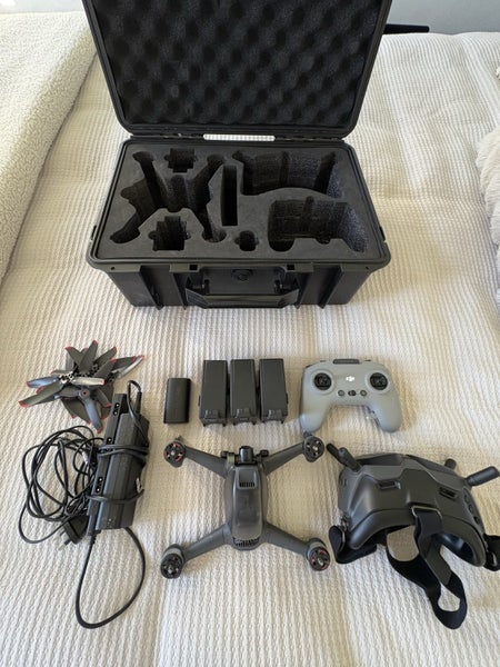 DJI FPV Drone Combo Carousel 1