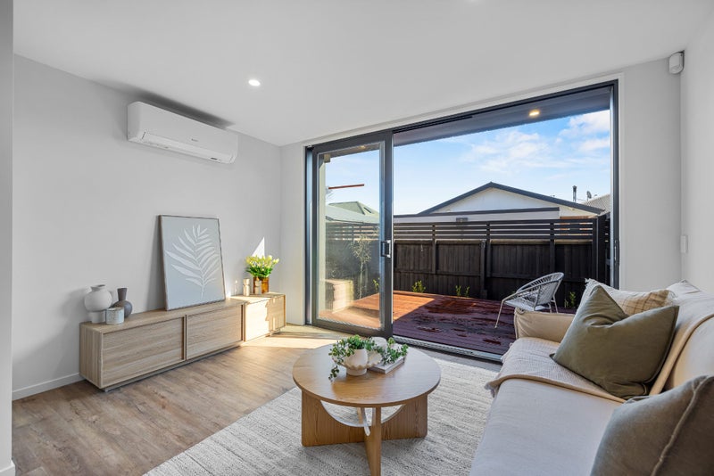 Downstairs Toilet, Breakfast Island & Garage...63614443712257113