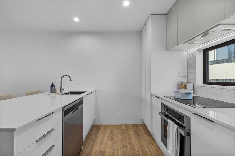 Downstairs Toilet, Breakfast Island & Garage...63614614273026113