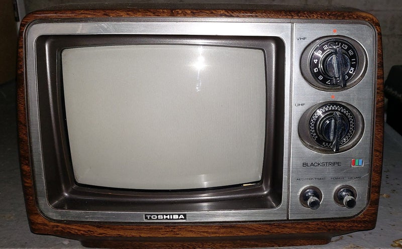 Vintage Toshiba Blackstripe TV 9" CRT 1980s Model C099 Carousel 1