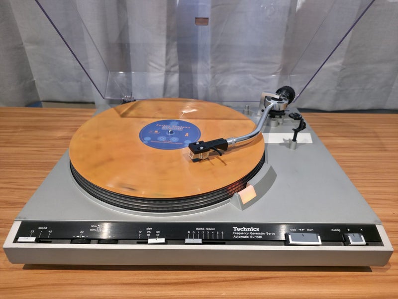 Technics SL-230 Automatic Turntable Carousel 1