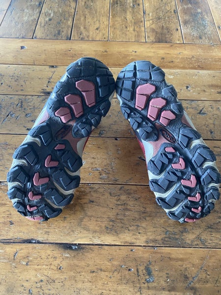 Womans Oboz Hiking Boots Carousel 3