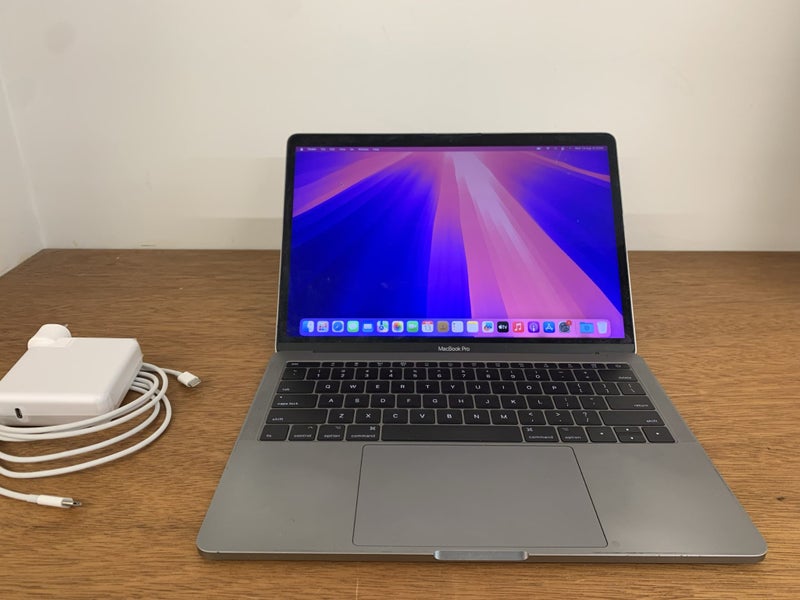 13" MacBook Pro /2.0 i5/8GB/256GB/6 Months Warranty Carousel 1