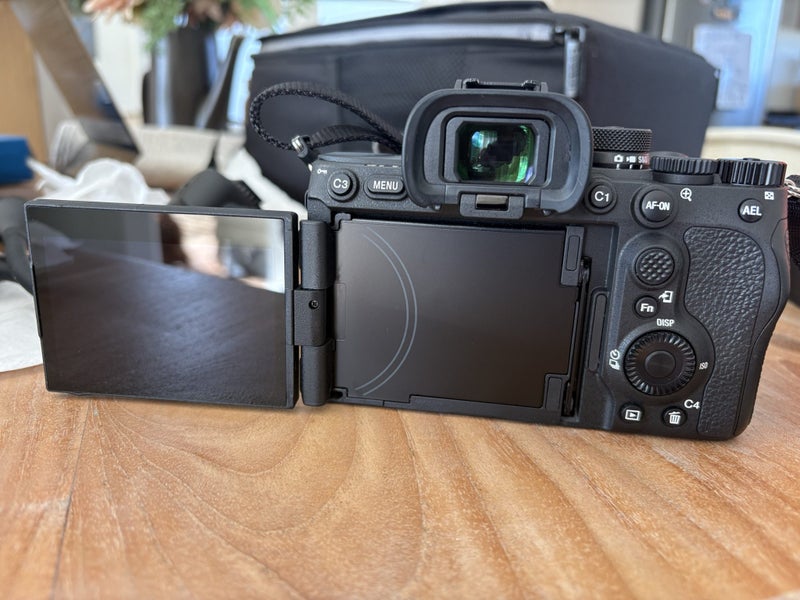Sony A7R V Full-Frame Alpha Camera – Like New + 1.5 Years Warranty63616343725698113