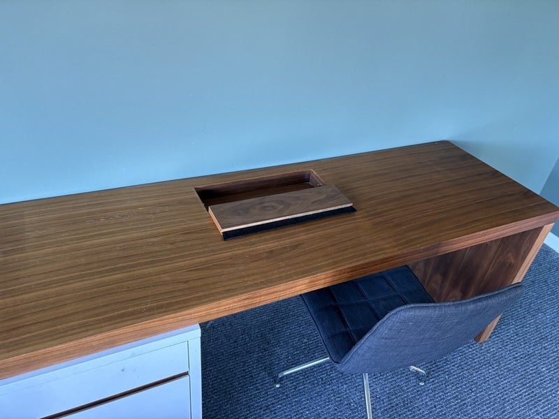 Desk and chair Carousel 6