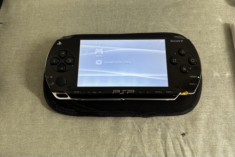 PlayStation Portable 1000 – Piano Black | Great Condition | Boxed Carousel 2
