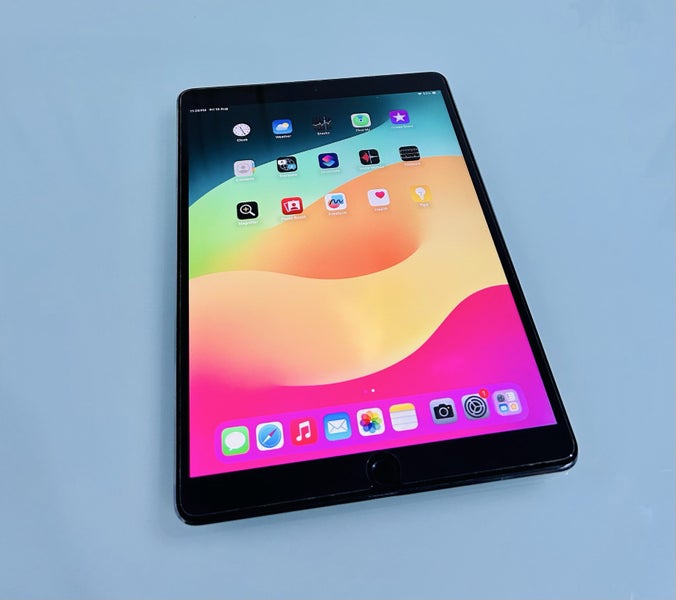 iPad 10.5” Cellular/wifi 256GB : Damaged Carousel 10