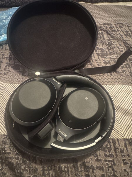 SONY Noise cancelling headphones Carousel 1