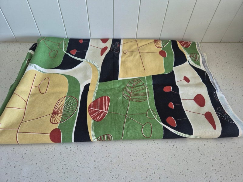 Wonderful Vintage Fabric - Mid-Century Design. 3 Metres x 188 cm Carousel 1