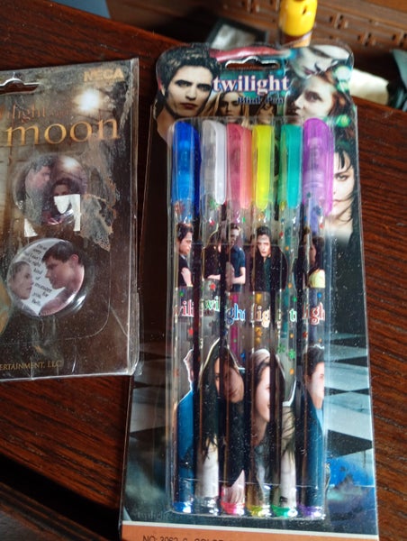 TWILIGHT PENS AND BADGES [ NEW ' Carousel 1