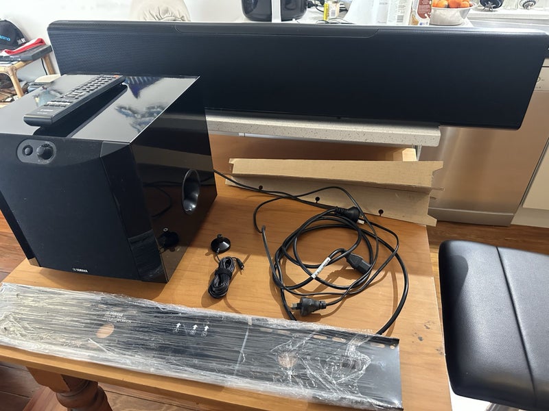 Yamaha YSP 5600 Soundbar with Sub Woofer Carousel 1