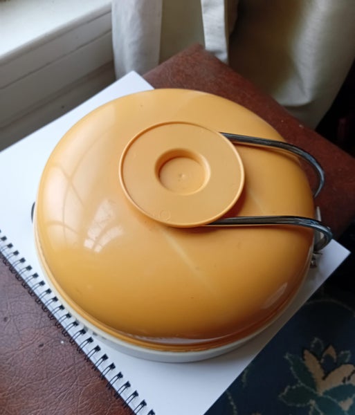 ++ SUZY KITCHEN WALL SCALES ++ $1 RESERVE Carousel 1