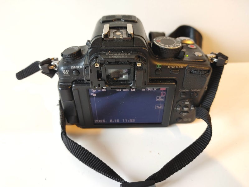 Panasonic Lumix Dmc-gh2 16.0mp M4/3 with H-H020 Lens, battery, charger Carousel 2