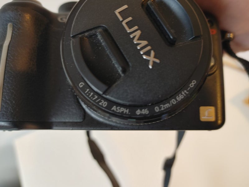 Panasonic Lumix Dmc-gh2 16.0mp M4/3 with H-H020 Lens, battery, charger Carousel 3