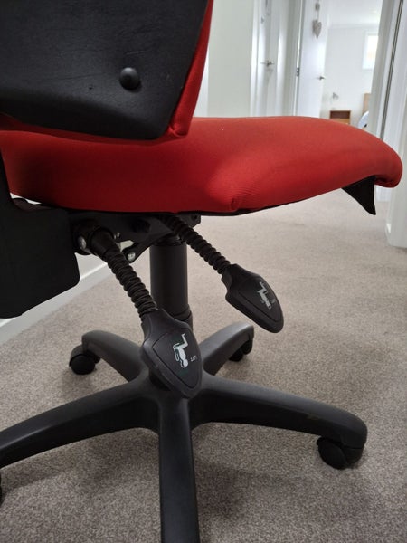 Office chair - vibrant red, EXCELLENT CONDITION Carousel 2
