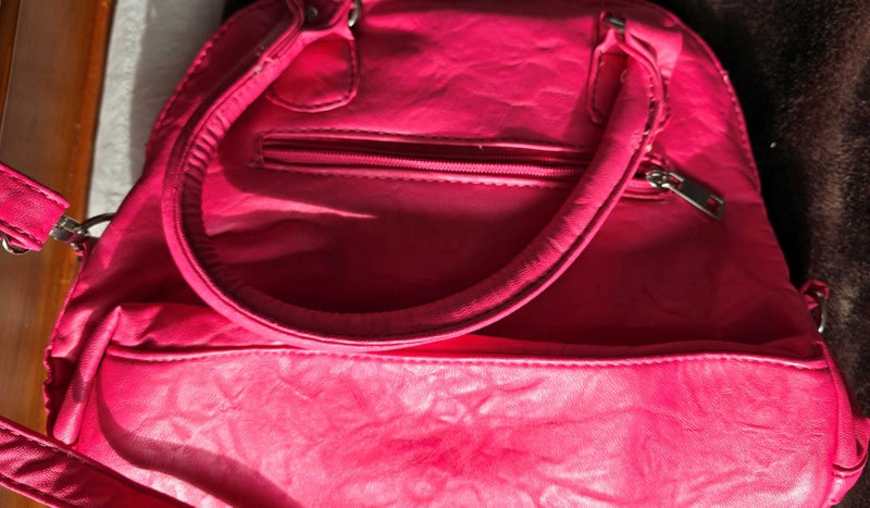 Soft Leather Handbag63617152245378112