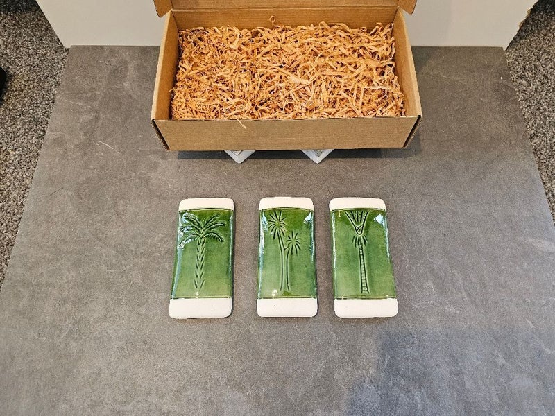 Petit Ceramic NZ Nikau Palm Glazed Pottery Wall Hangings. BNIOB. Carousel 5