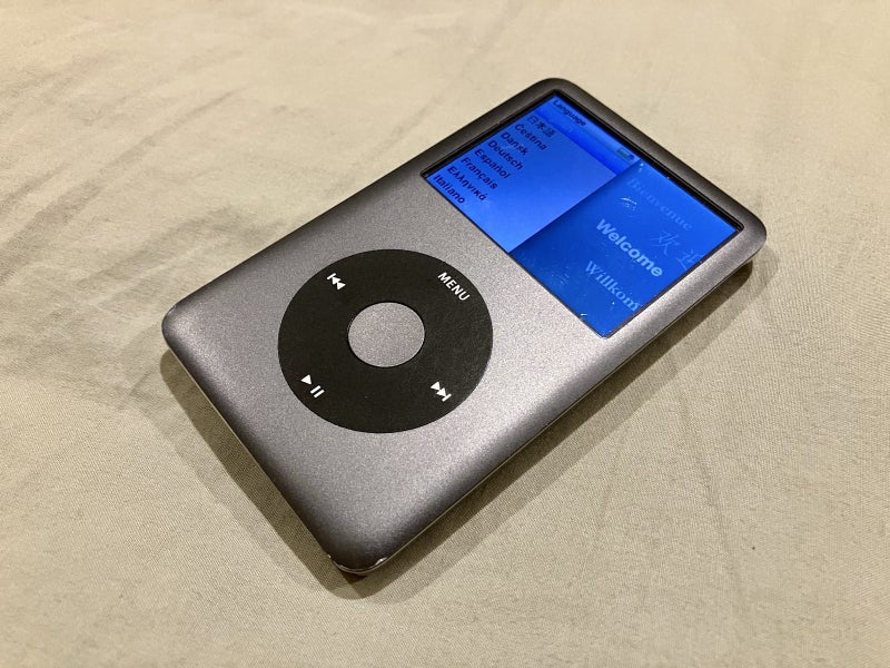 iPod Classic 7th Gen - 160GB Carousel 1