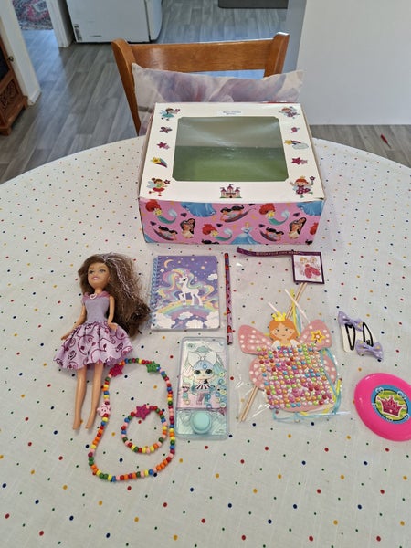 Princess Gift Box with 9 gift inside Carousel 1