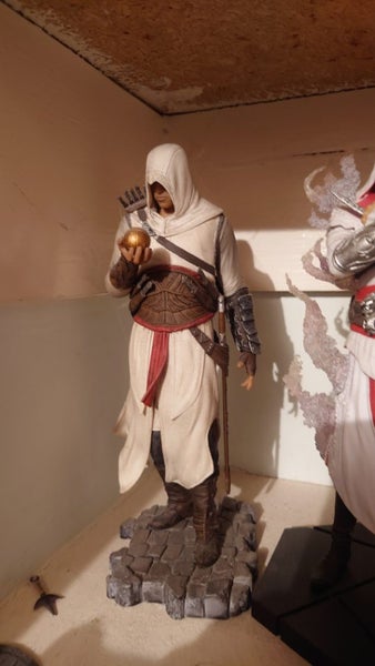Ubicollectibles Assassin's Creed figures x 3 Carousel 1