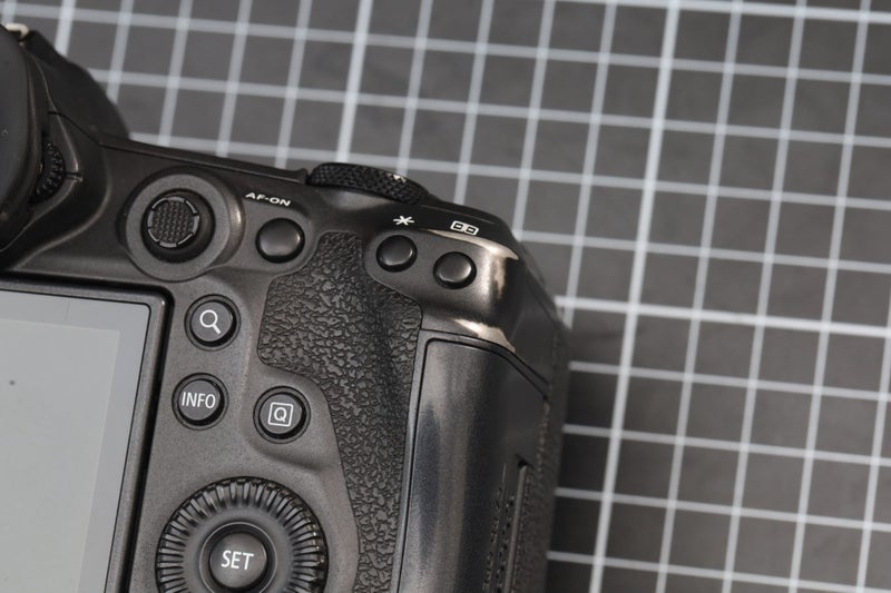 Canon R5 Mirrorless Camera ( Only 35k Shutter Count)63616374777475112