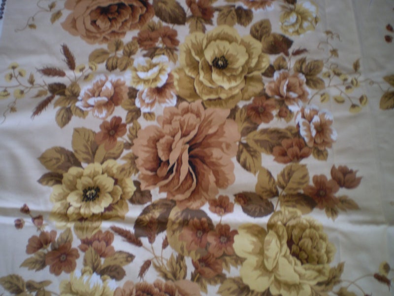 LARGE PIECE OF PRETTY FLORAL ROSES SANDERSON LOOK COTTON CURTAIN FABRIC Carousel 2
