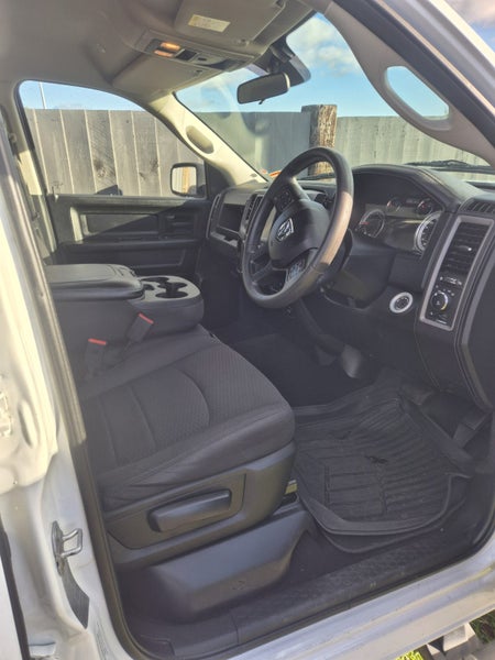 2020 Ram 1500 Express Crew Rambox64238592706947112