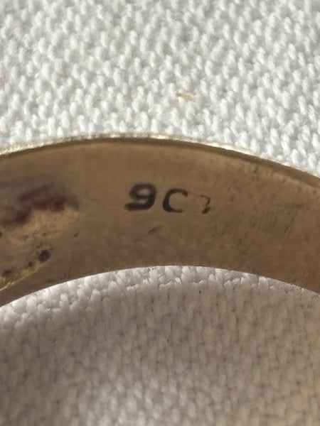 14.6g of scrap 9ct gold, 1 DOLLAR RESERVE Carousel 5