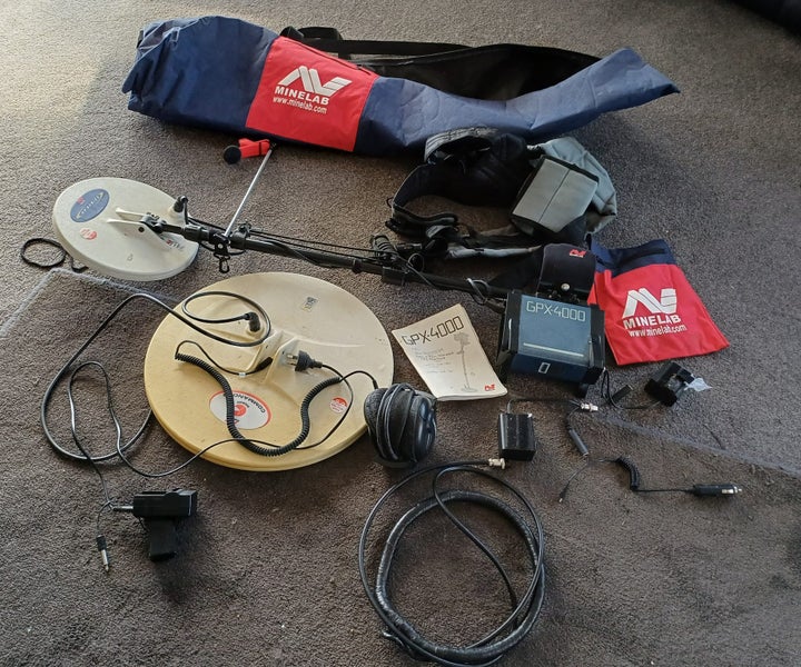 Metal Detector Carousel 1