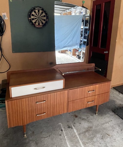 Mid Century Modern Bedroom suite Carousel 2