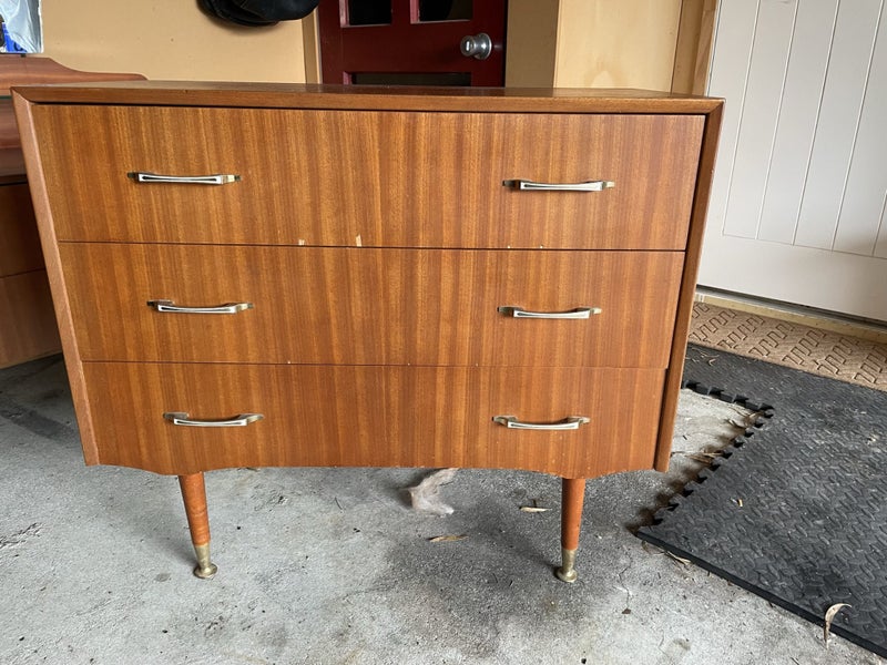 Mid Century Modern Bedroom suite Carousel 3