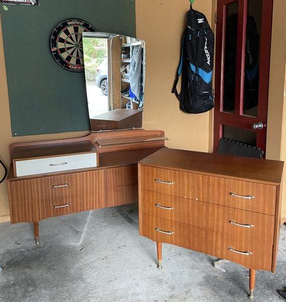 Mid Century Modern Bedroom suite Carousel 1