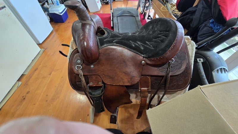 Dove Western Saddle63617144583042112