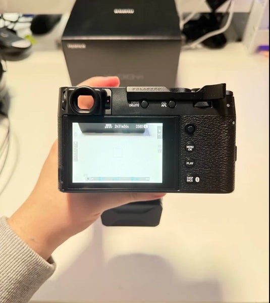 FujiFilm X100VI Digital Camera (Black) + extra63616502196483112