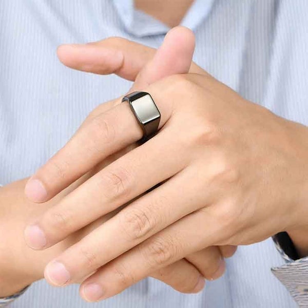 Plain Black men's signet ring with high polish finish "Anton" Carousel 2