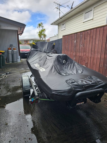 2021 Seadoo FishPro Carousel 1