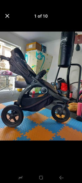 A stroller for the convenience of baby and mother. Carousel 1