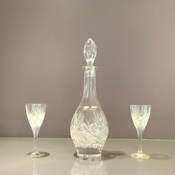 Bohemia crystal decanter with 2 glasses Carousel 1