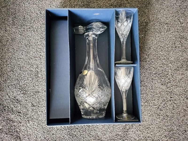 Bohemia crystal decanter with 2 glasses Carousel 2