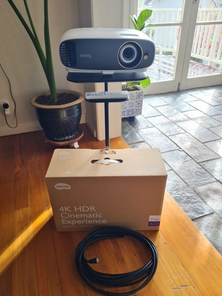 BenQ W1700M 4K HDR Projector + Stand, Screen & Extras – Barely Used, 20 hrs64016432492162112
