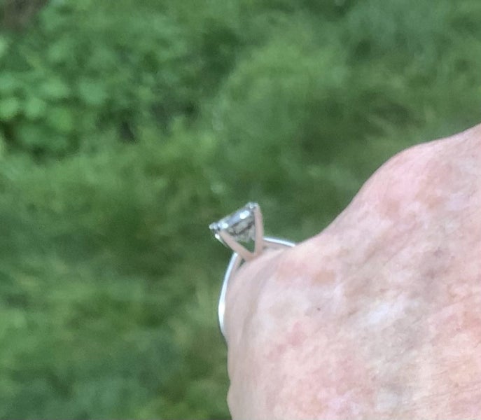 1.5 ct NATURAL DIAMOND IN 18 ct WHITE GOLD RING Carousel 1