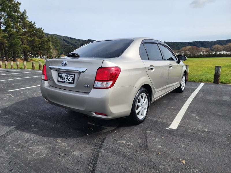2013 Toyota Corolla Axio Hybrid63613212795649114