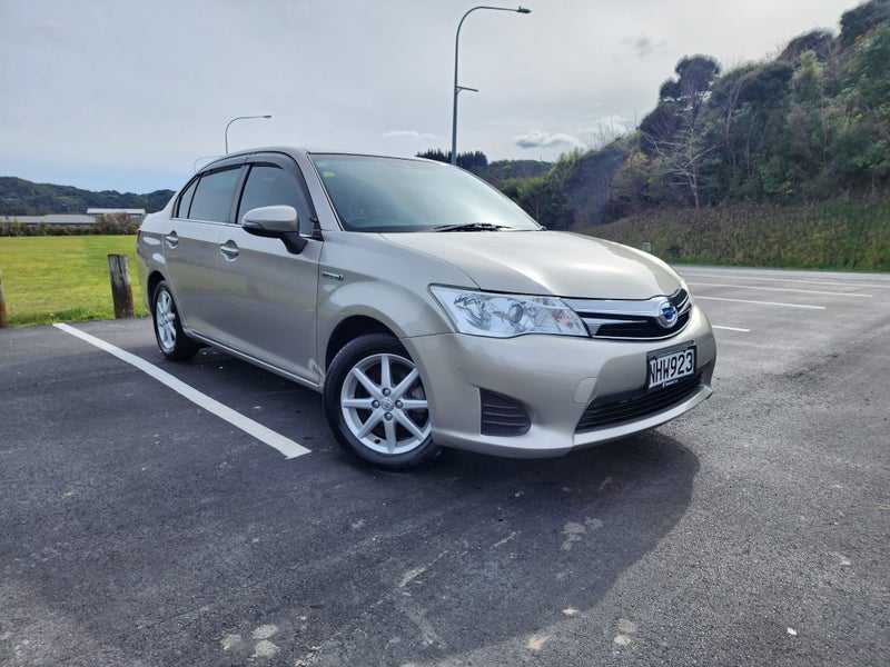 2013 Toyota Corolla Axio Hybrid63613212795649111