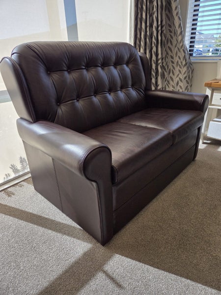 Lounge settee and chair63617150074881111